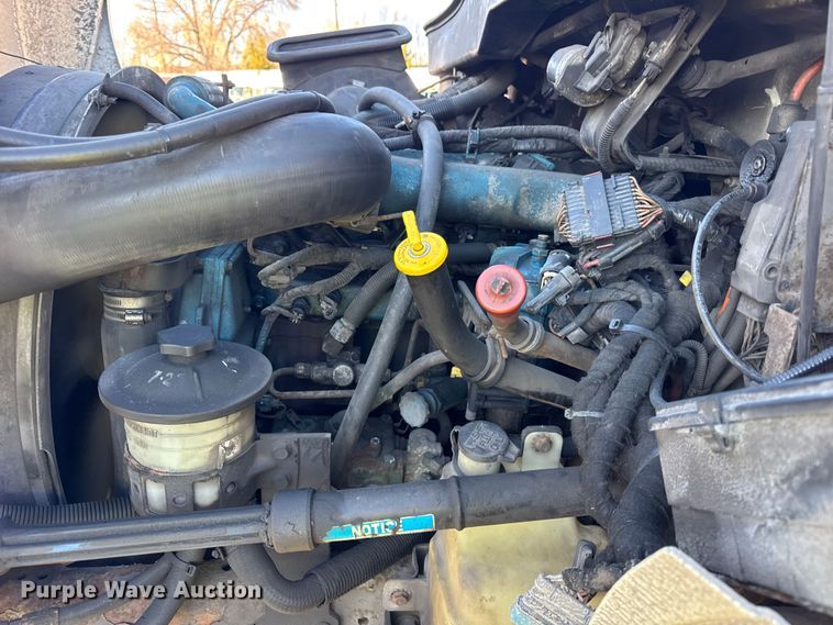 image for item EF2313 2005 International 4300 box truck