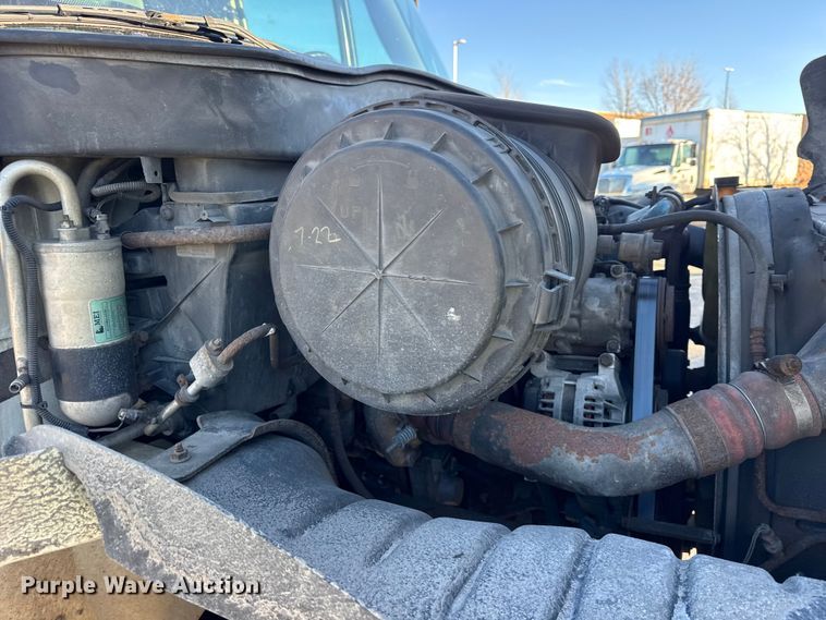 image for item EF2313 2005 International 4300 box truck