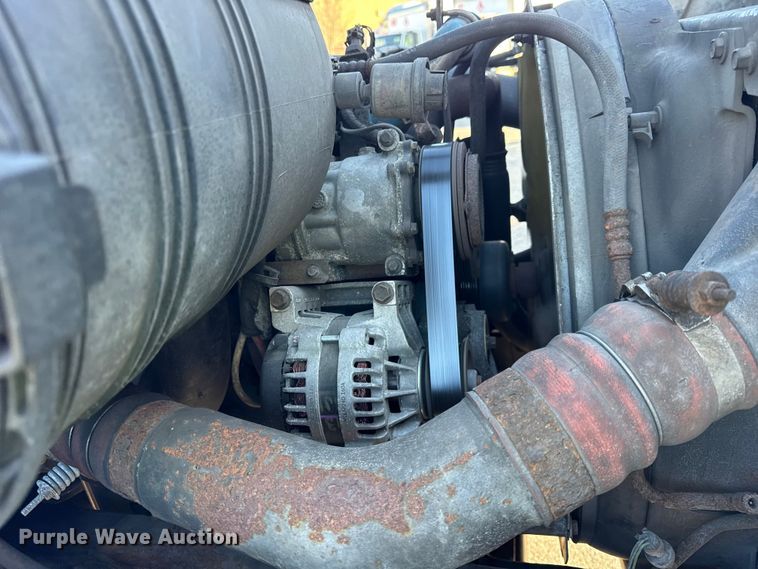 image for item EF2313 2005 International 4300 box truck