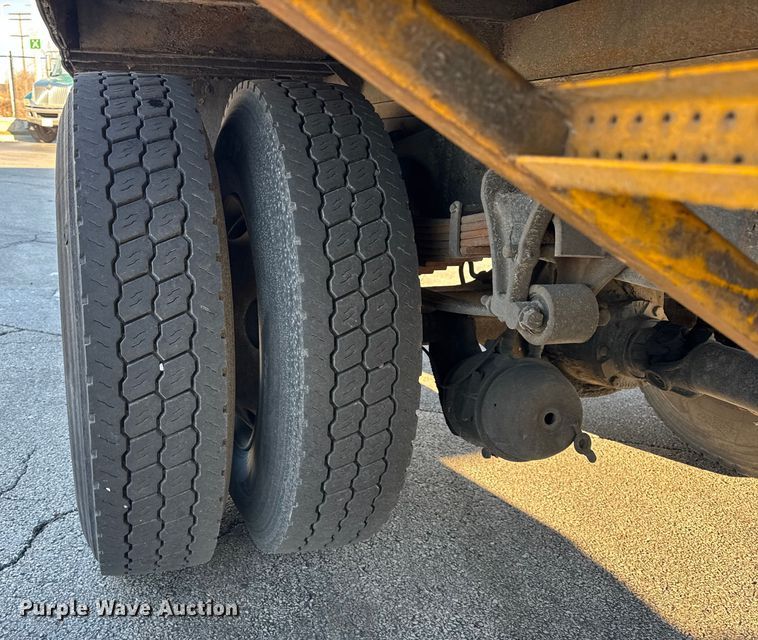 image for item EF2313 2005 International 4300 box truck