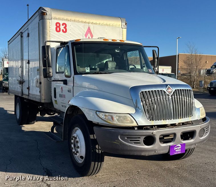 image for item EF2314 2005 International 4300 box truck