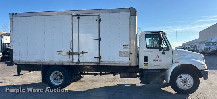 image for item EF2314 2005 International 4300 box truck