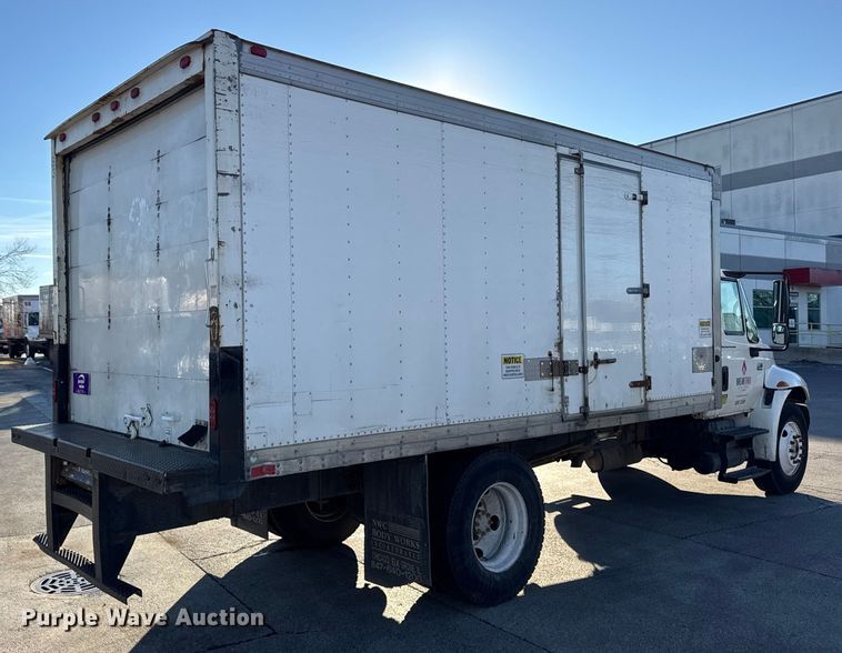 image for item EF2314 2005 International 4300 box truck