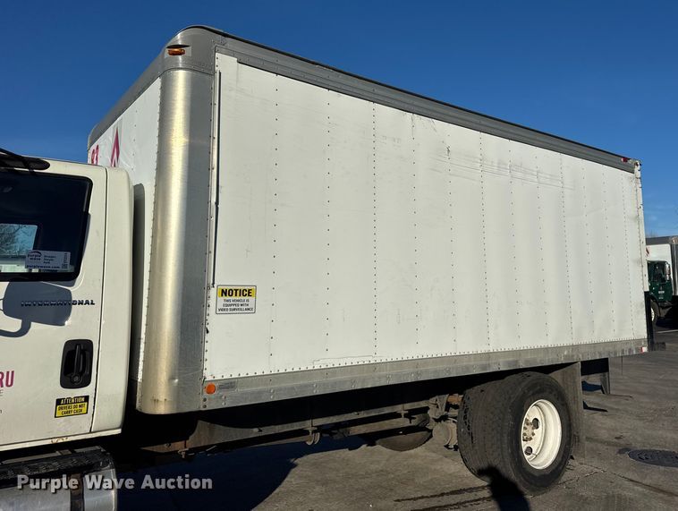 image for item EF2314 2005 International 4300 box truck