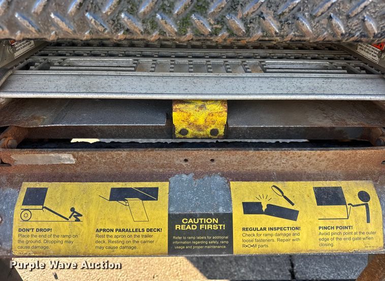 image for item EF2314 2005 International 4300 box truck