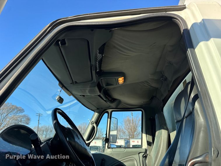 image for item EF2314 2005 International 4300 box truck