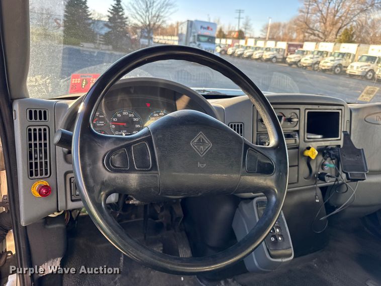 image for item EF2314 2005 International 4300 box truck