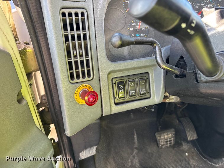 image for item EF2314 2005 International 4300 box truck