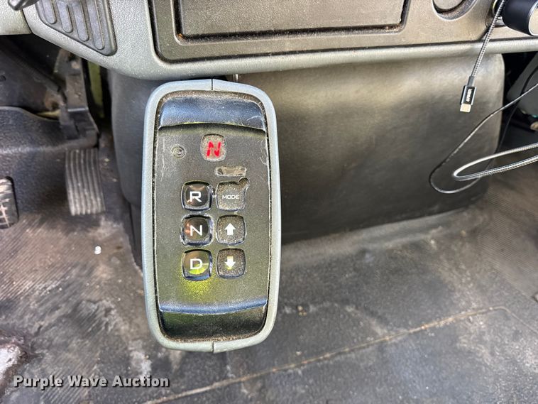 image for item EF2314 2005 International 4300 box truck