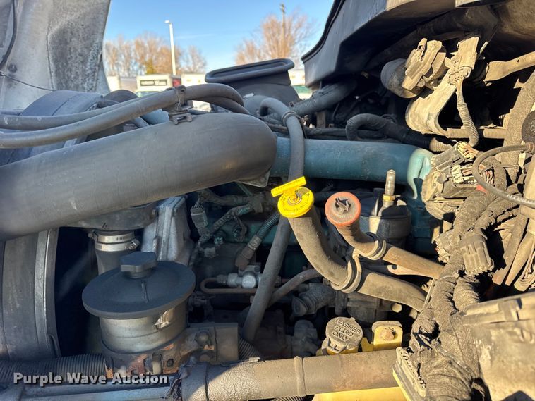 image for item EF2314 2005 International 4300 box truck