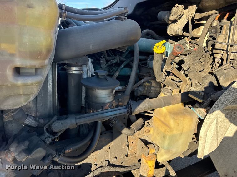 image for item EF2314 2005 International 4300 box truck