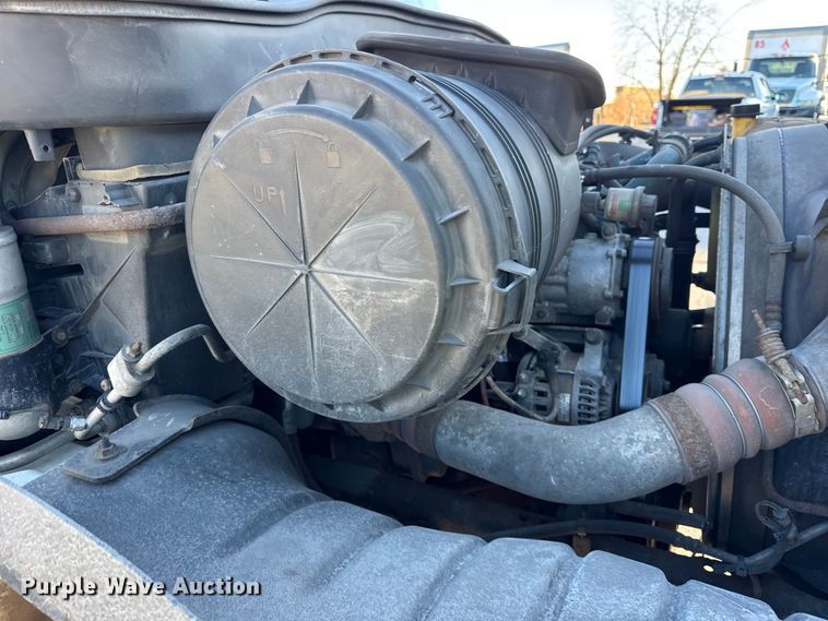 image for item EF2314 2005 International 4300 box truck