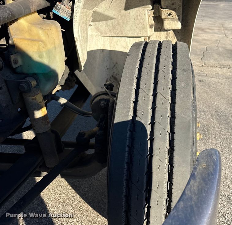 image for item EF2314 2005 International 4300 box truck