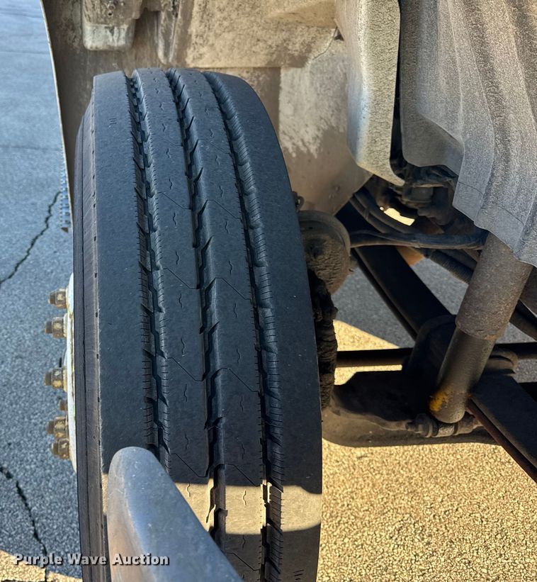 image for item EF2314 2005 International 4300 box truck