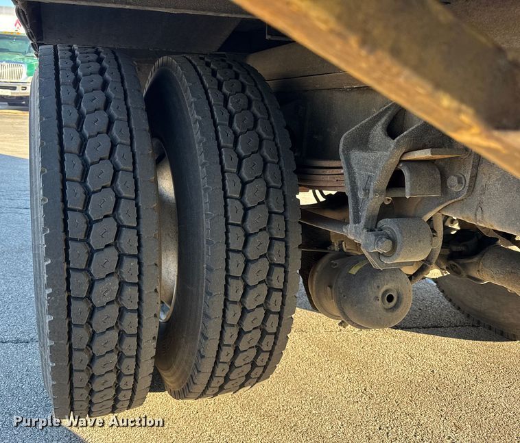 image for item EF2314 2005 International 4300 box truck