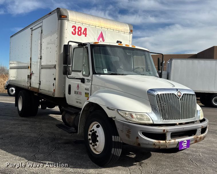 image for item EF2318 2007 International 4300 box truck