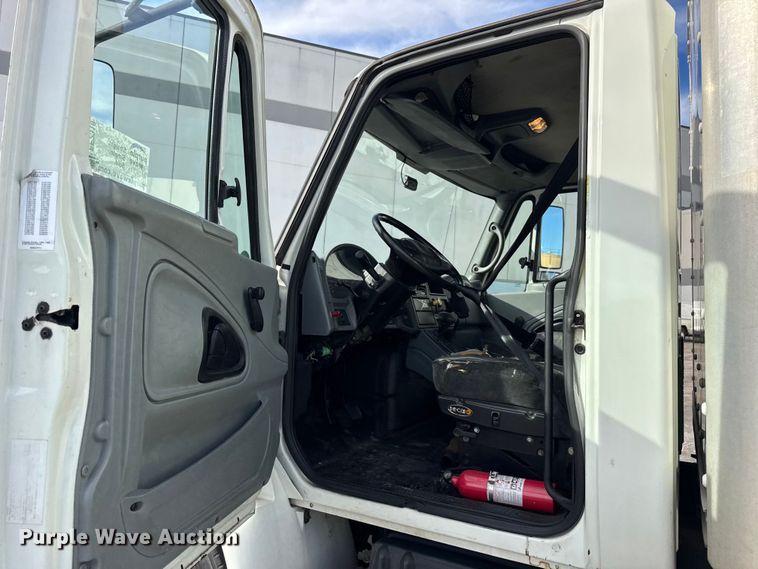 image for item EF2318 2007 International 4300 box truck