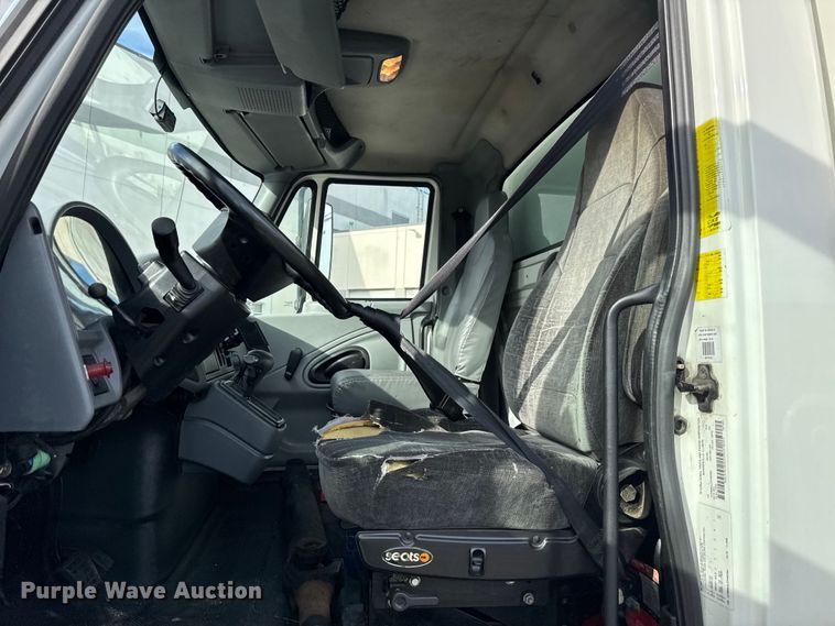 image for item EF2318 2007 International 4300 box truck