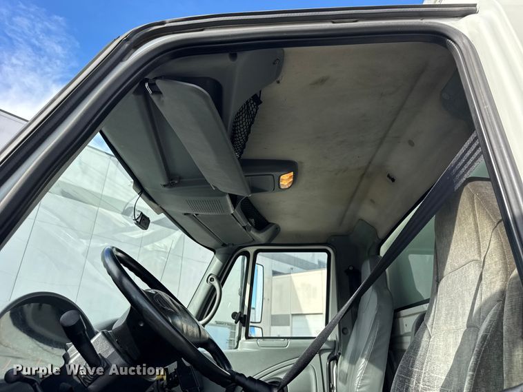 image for item EF2318 2007 International 4300 box truck