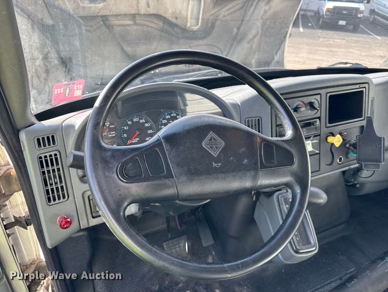 image for item EF2318 2007 International 4300 box truck