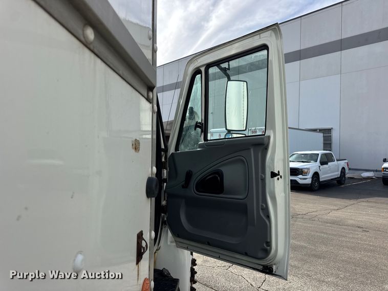 image for item EF2318 2007 International 4300 box truck