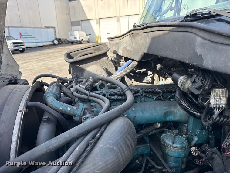 image for item EF2318 2007 International 4300 box truck