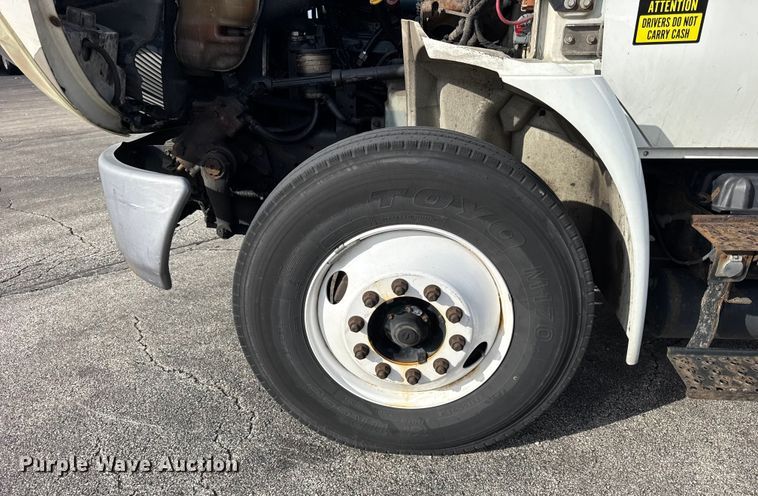 image for item EF2318 2007 International 4300 box truck