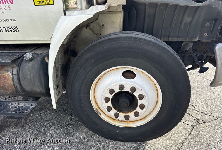 image for item EF2318 2007 International 4300 box truck