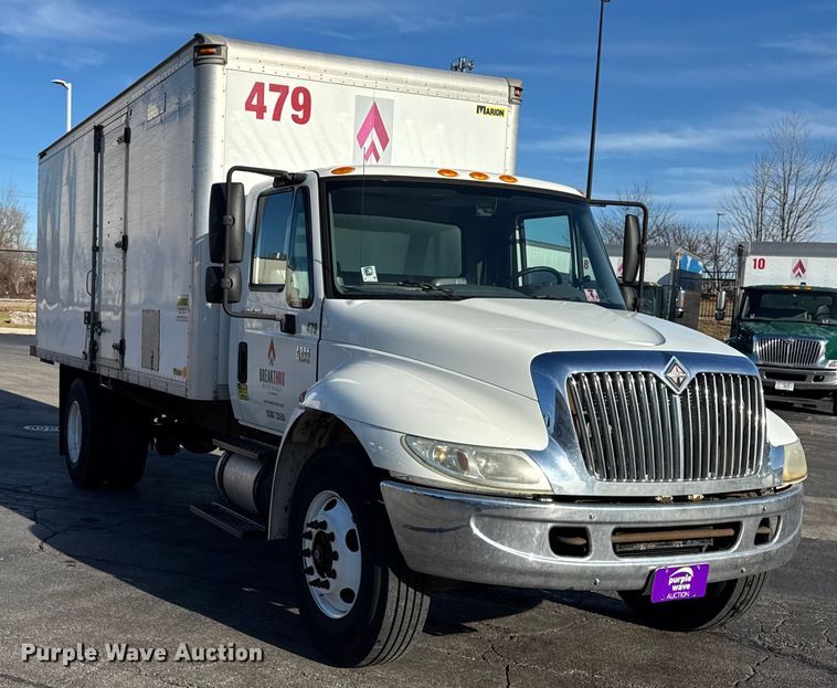 image for item EF2320 2005 International 4300 box truck