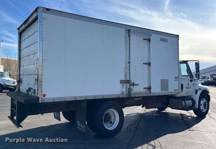 image for item EF2320 2005 International 4300 box truck