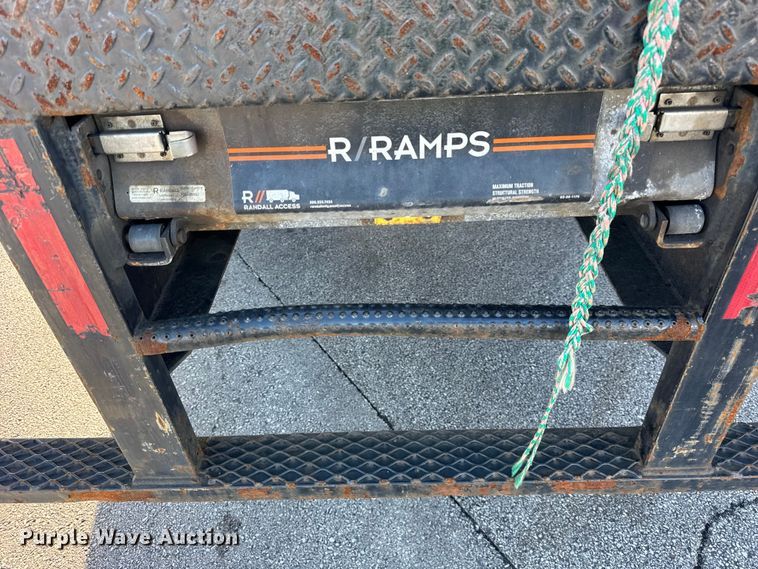 image for item EF2320 2005 International 4300 box truck