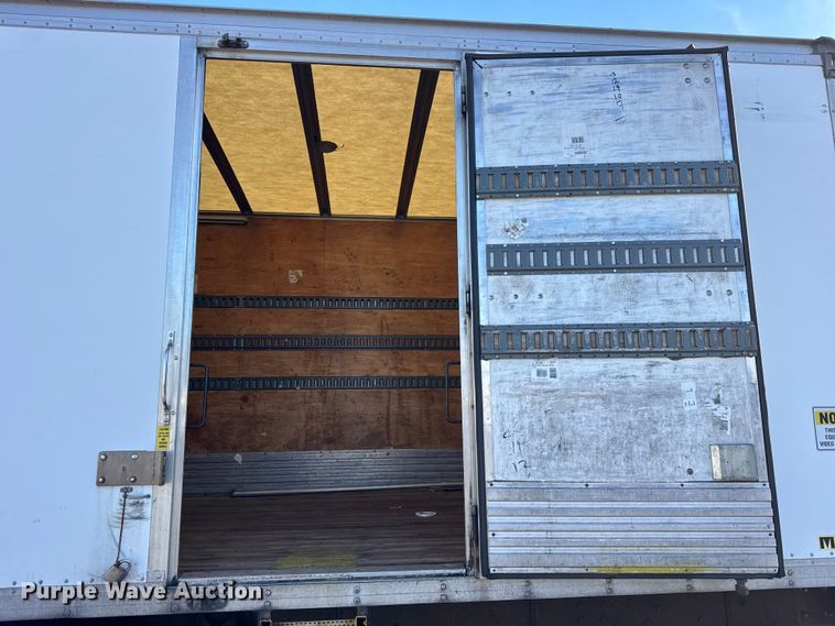 image for item EF2320 2005 International 4300 box truck