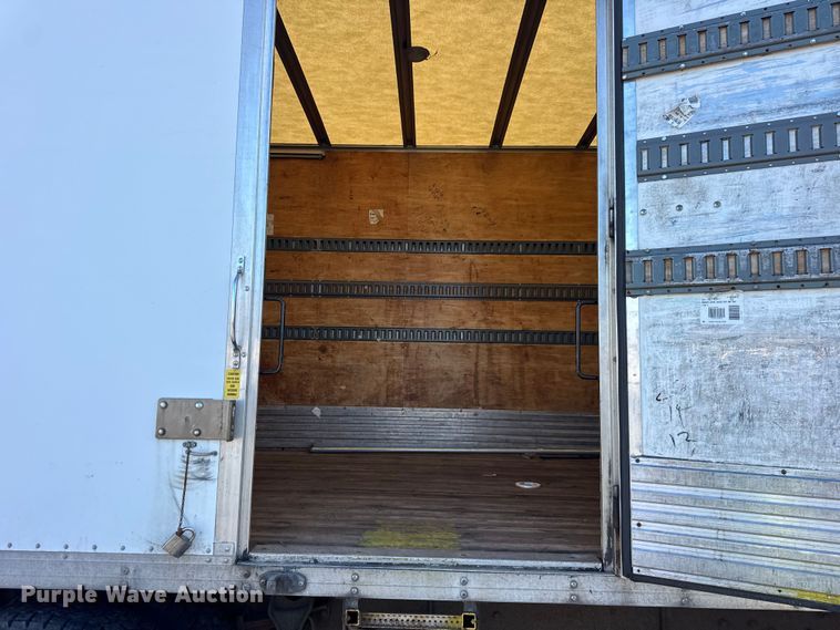 image for item EF2320 2005 International 4300 box truck