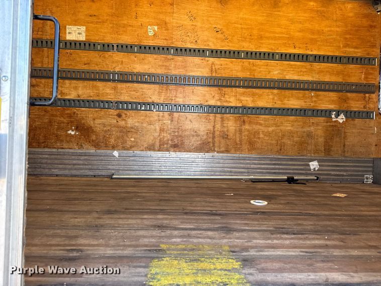 image for item EF2320 2005 International 4300 box truck