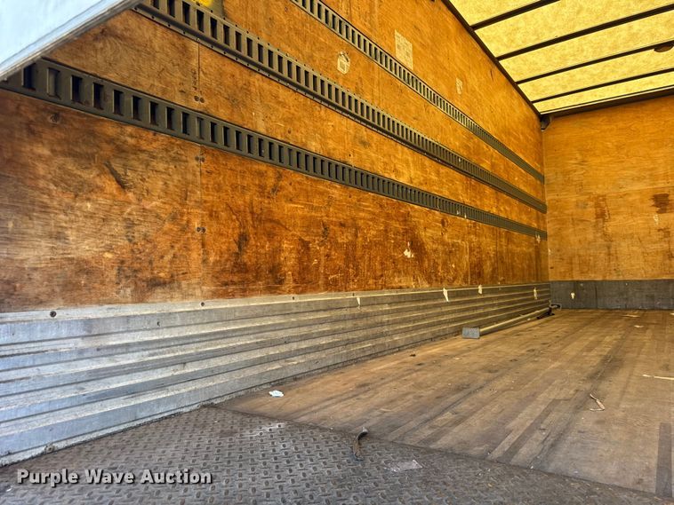 image for item EF2320 2005 International 4300 box truck