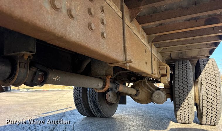 image for item EF2320 2005 International 4300 box truck