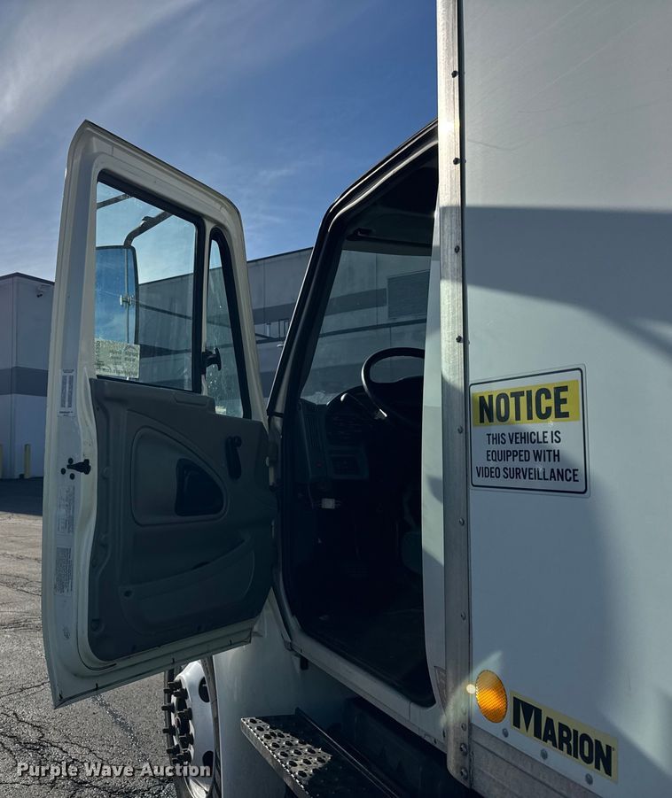 image for item EF2320 2005 International 4300 box truck