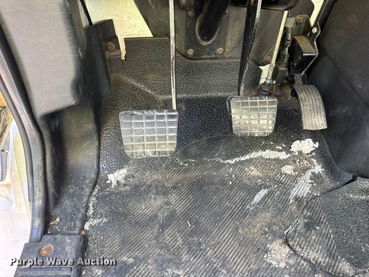 image for item EF2320 2005 International 4300 box truck