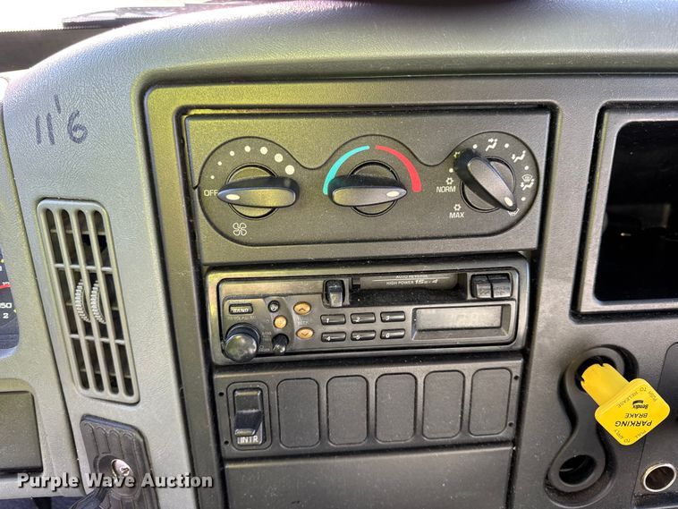 image for item EF2320 2005 International 4300 box truck