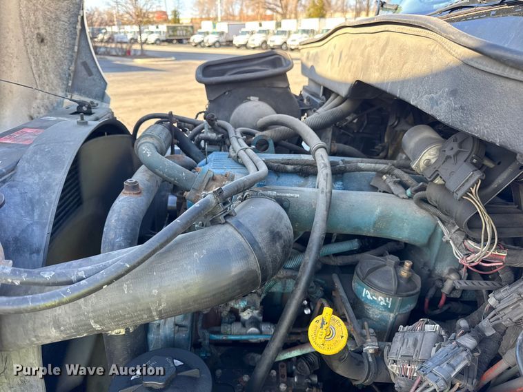 image for item EF2320 2005 International 4300 box truck