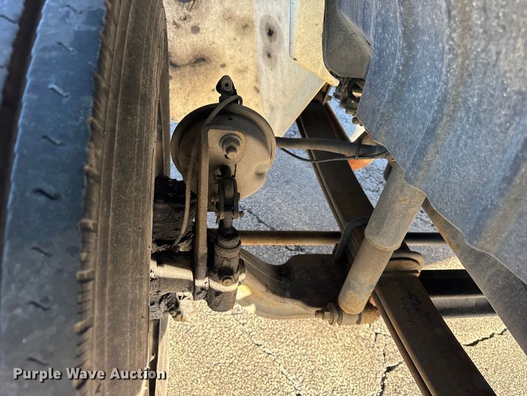 image for item EF2320 2005 International 4300 box truck