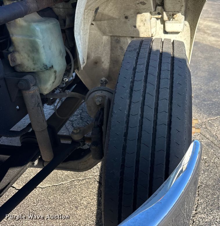 image for item EF2320 2005 International 4300 box truck