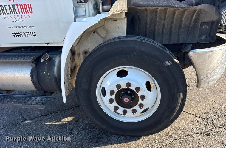 image for item EF2320 2005 International 4300 box truck