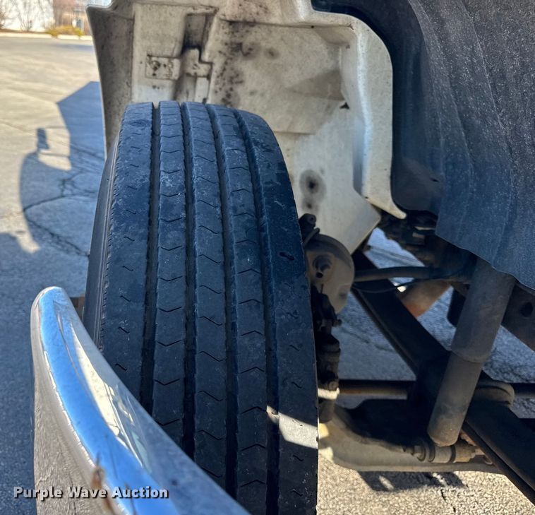 image for item EF2320 2005 International 4300 box truck