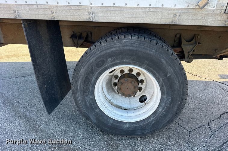 image for item EF2320 2005 International 4300 box truck