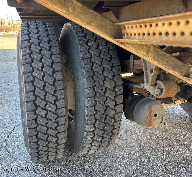 image for item EF2320 2005 International 4300 box truck