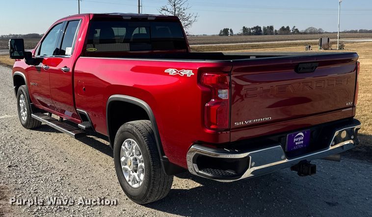 image for item EF2416 2021 Chevrolet 2500HD Ext. Cab pickup truck