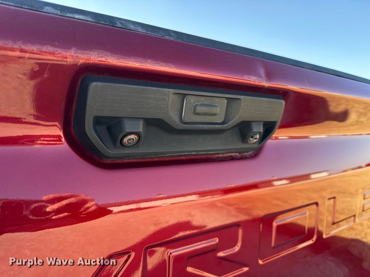 image for item EF2416 2021 Chevrolet 2500HD Ext. Cab pickup truck