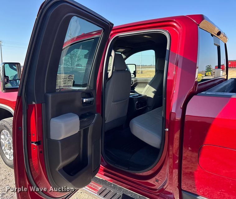 image for item EF2416 2021 Chevrolet 2500HD Ext. Cab pickup truck