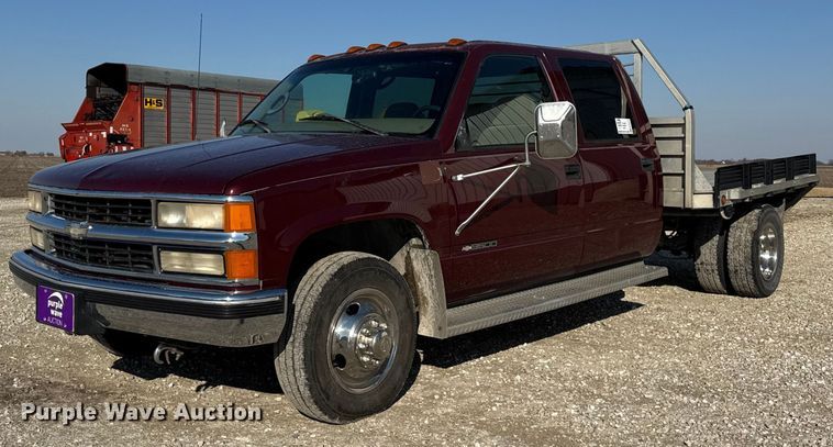 image for item EF2417 1997 Chevrolet C3500 Crew Cab flatbed pickup truck